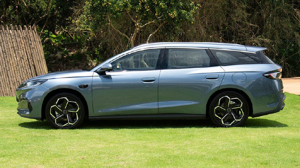 比亚迪海豹06旅行版将上市，车长4850mm，配冰箱，后排放平能当床