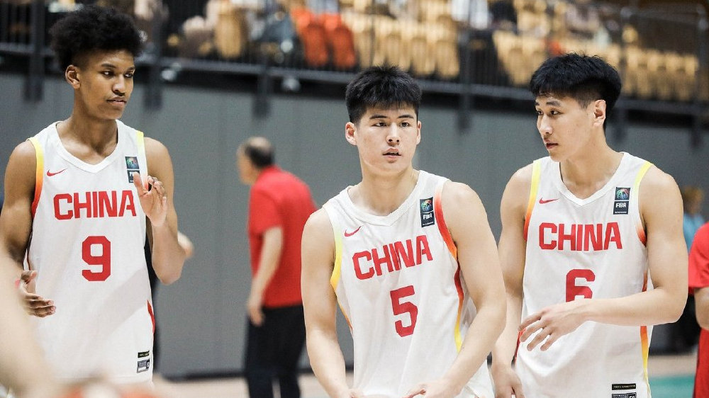 不甘心！中国男篮险胜 却留一大遗憾！19岁新星轰25分 或接班王仕鹏