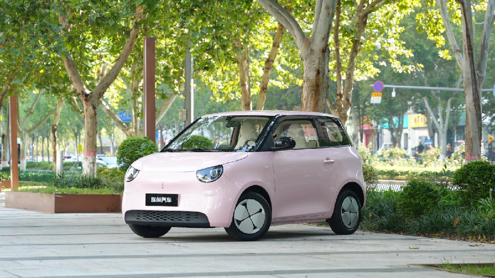 华为HiCar加持、1300Mpa高强钢护航 国民代步车埃尚A100C精彩出道