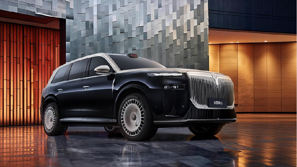 岚图泰山座舱揭秘，以AI云舒座椅、最新版鸿蒙座舱、全车VIP音效定义