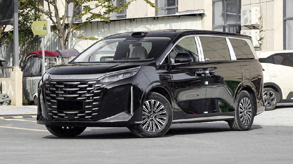 新款比亚迪夏正式上市，限时19.68万起，纯电续航100/218km