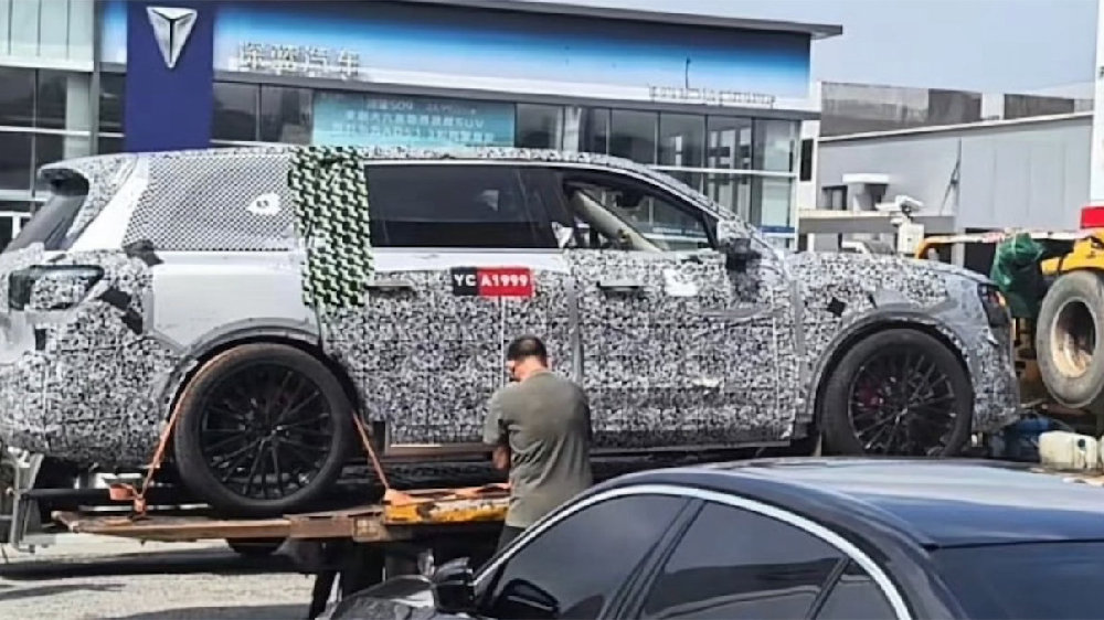 问界“车皇”要来了！M9加长版曝光，瞄准超豪华市场