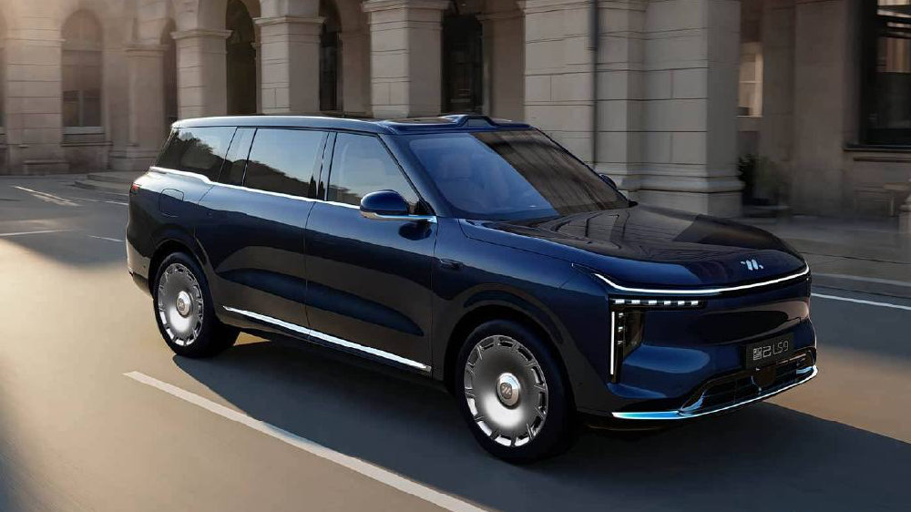 “陆家嘴揽胜”登场！智己LS9能否撼动理想L9的市场地位？