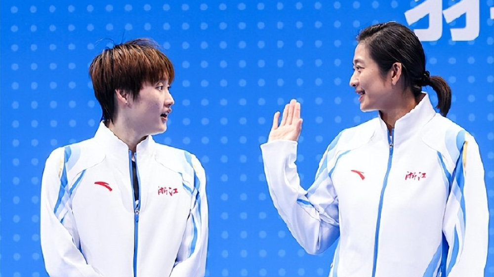 陈雨菲无缘三连冠！满脚伤痕触目惊心 右脚踝两度扭伤全是肌贴