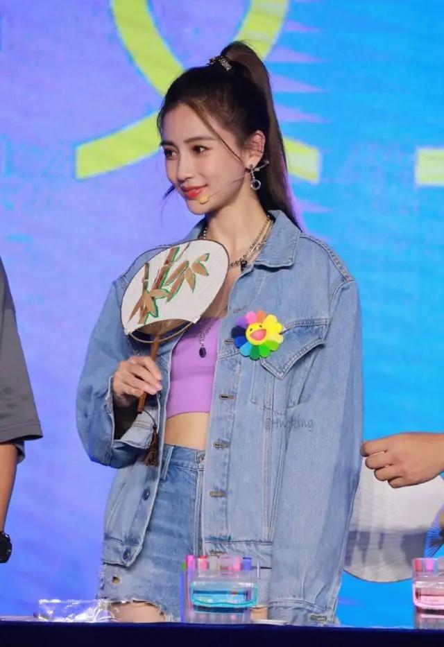 angelababy公主风,angelababy公主 angelababy亮相跑男发布会,牛仔风搭配高马尾,甜美少女感十足