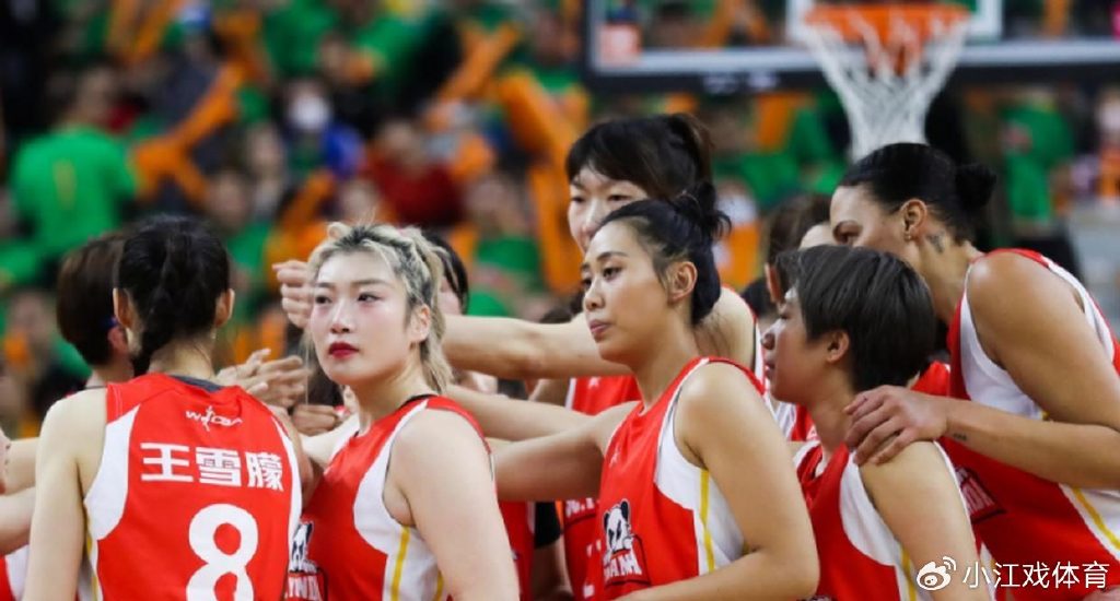 四年连换四帅！拿联赛最佳主帅却被解雇，前女篮名帅成新帅候选人