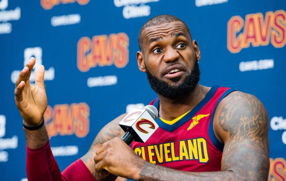 詹姆斯NBA赛程详细盘点包括客场之旅背靠背比赛以及对阵老东家骑士的比赛节点