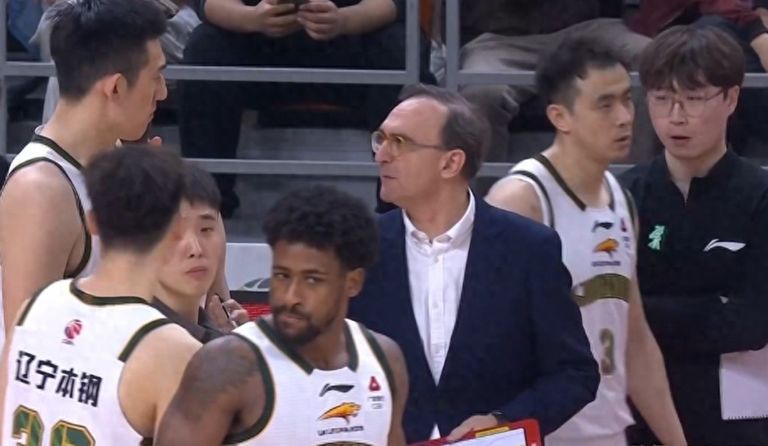 换帅如换刀！乌戈上任辽宁队7战6胜，球迷：杜锋应向杨鸣学习