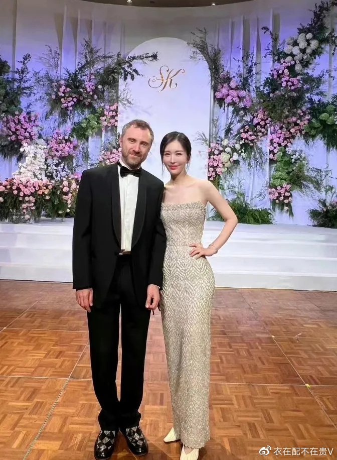 王石娇妻美到国外去了，出席<a href=