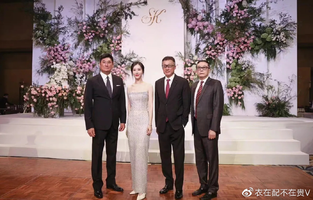 王石娇妻美到国外去了，出席<a href=