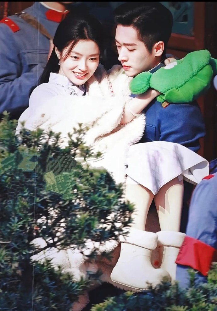 丞磊徐若晗《玉簟秋》8小时拍不到一页，代拍称无关演员