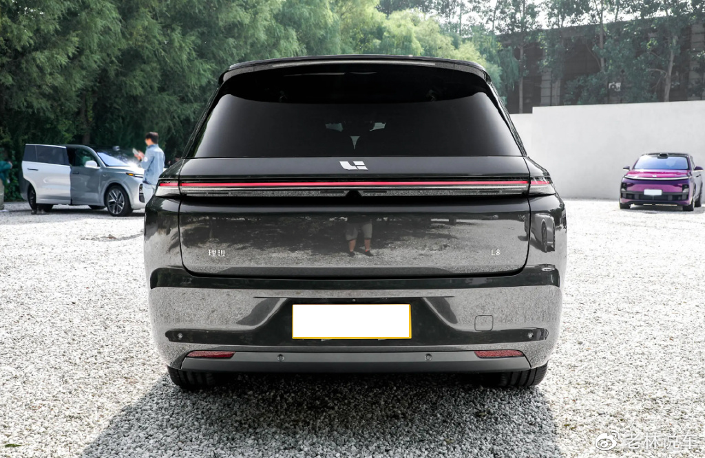 理想L8上市了,车宽1995mm,和宝马X5L同级,标配空气悬架休闲区蓝鸢梦想 - Www.slyday.coM 理想L8上市了,车宽1995mm,和宝马X5L同级,标配空气悬架休闲区蓝鸢梦想 - Www.slyday.coM