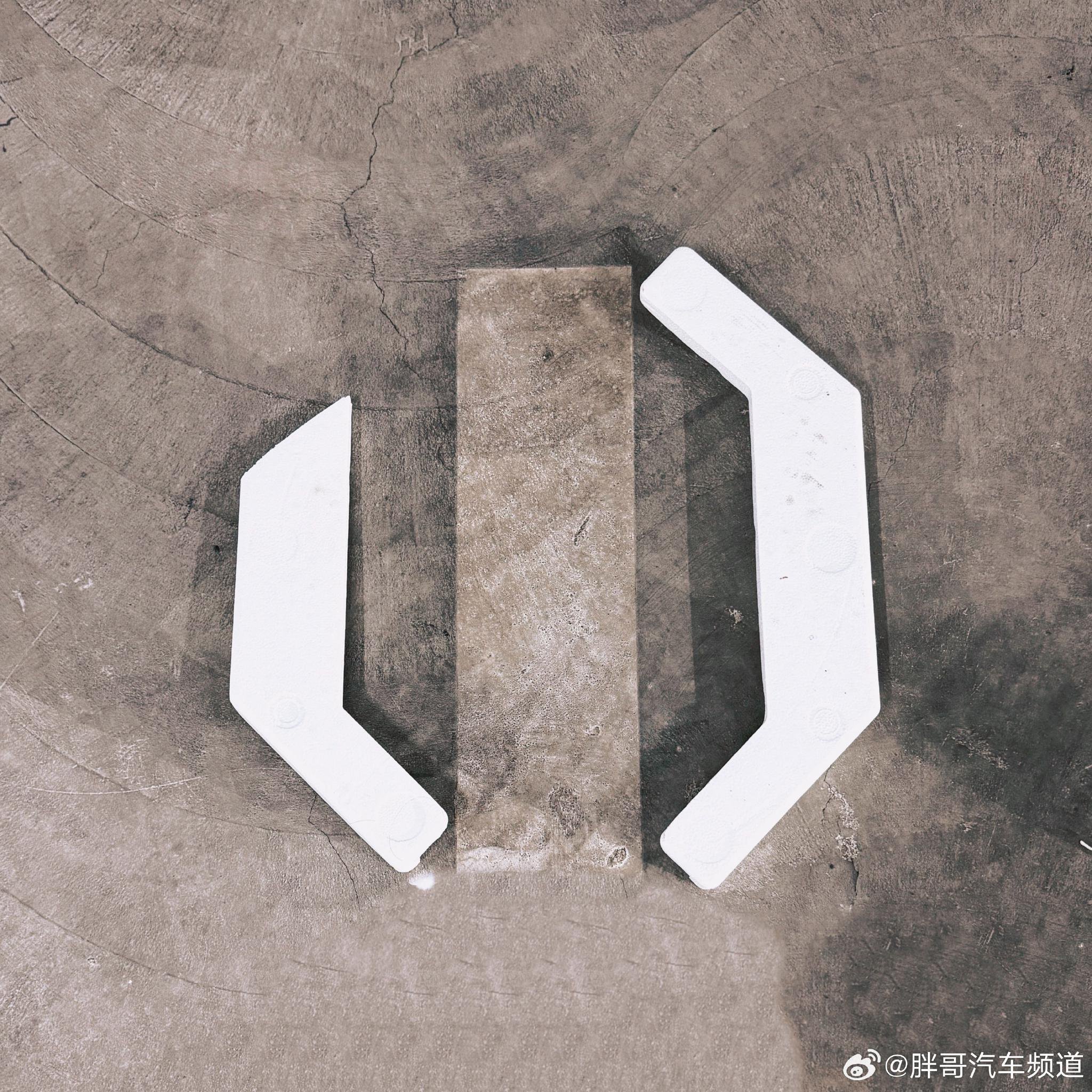 两块泡沫拼的logo 我真有才