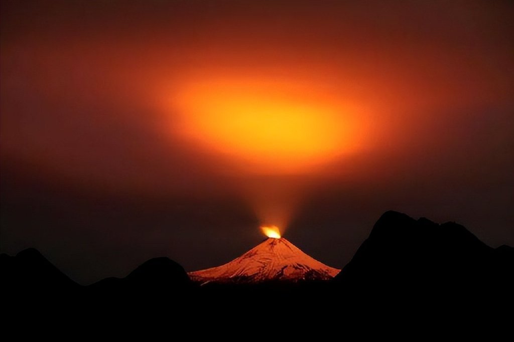 全球两大活火山同时喷发，<a href=