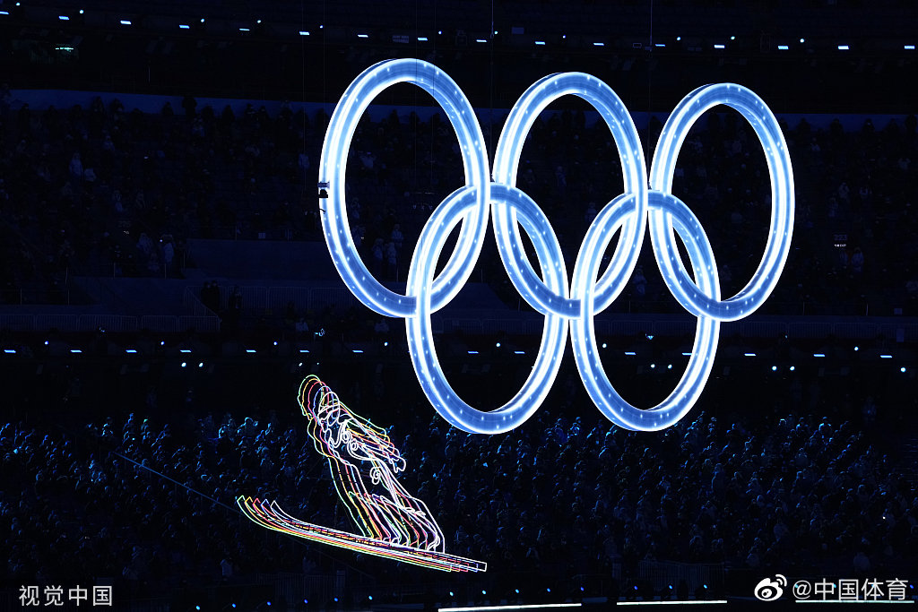 随着奥运五环再一次在国家体育场的空中升起