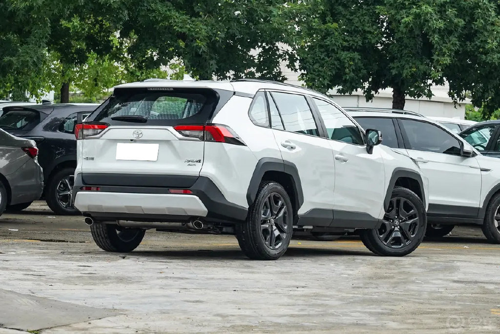 RAV4荣放与威兰达强强对决,最终它以细节取胜!