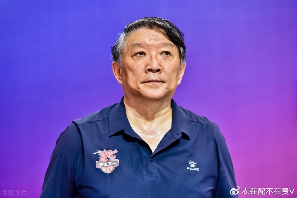 女篮重建阵容大洗牌，宫鲁鸣疑似怒批女篮一姐，欧洲名帅入教练组