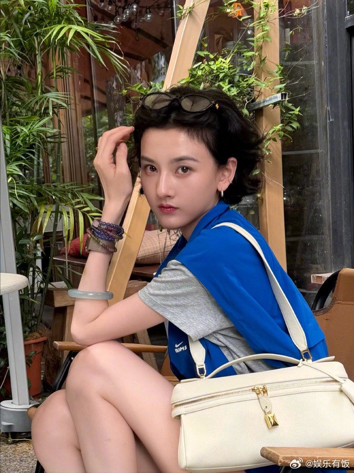 宋祖儿等一天终见圆月，亲手画彩色光环