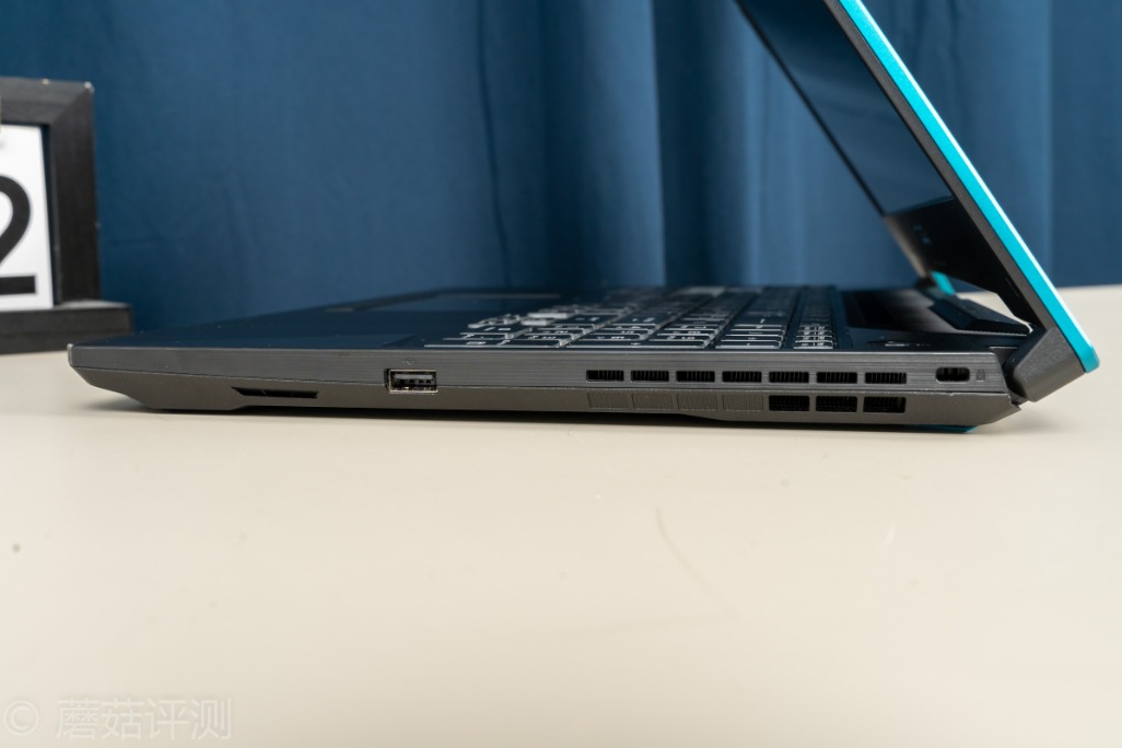 电脑游戏本华硕天选3 32a4-irtymmw1108384.jpg