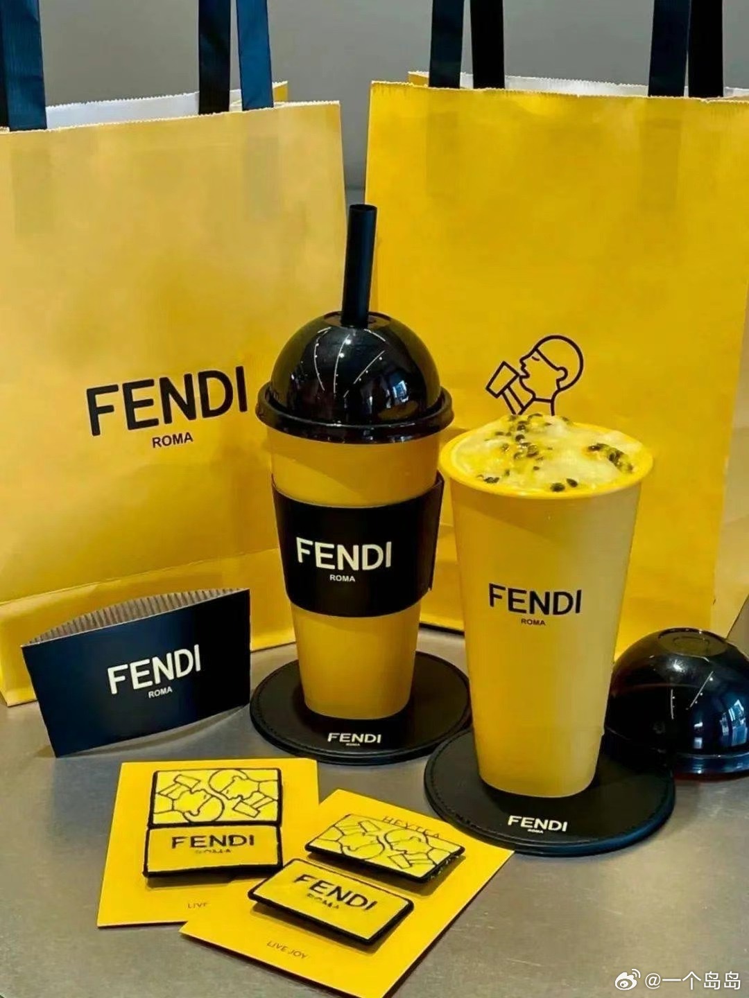 喜茶 + FENDI = 轻奢联营 蜜雪冰城 + 邮政 = 公私联营 瑞幸 +……