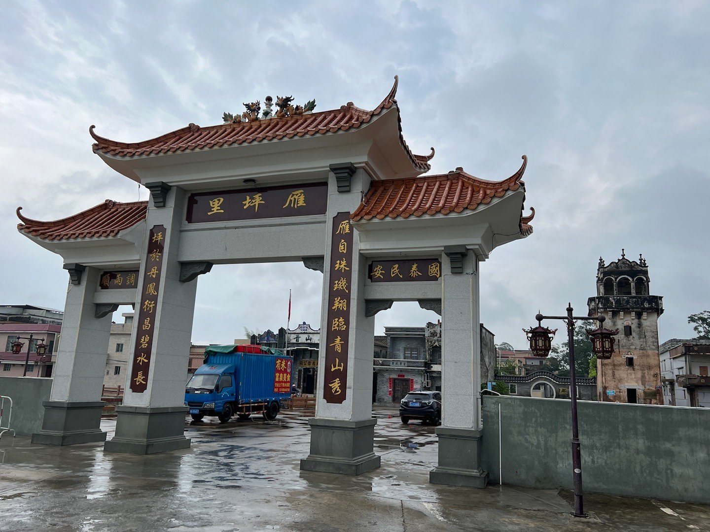 沉香之旅第4日，恩平到阳江的路上，看到一个小村子，叫横围村…