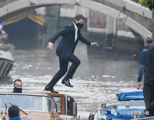 《碟中谍7》片场新照曝光,阿汤哥火车顶上真打,59岁还在玩命休闲区蓝鸢梦想 - Www.slyday.coM 《碟中谍7》片场新照曝光,阿汤哥火车顶上真打,59岁还在玩命休闲区蓝鸢梦想 - Www.slyday.coM