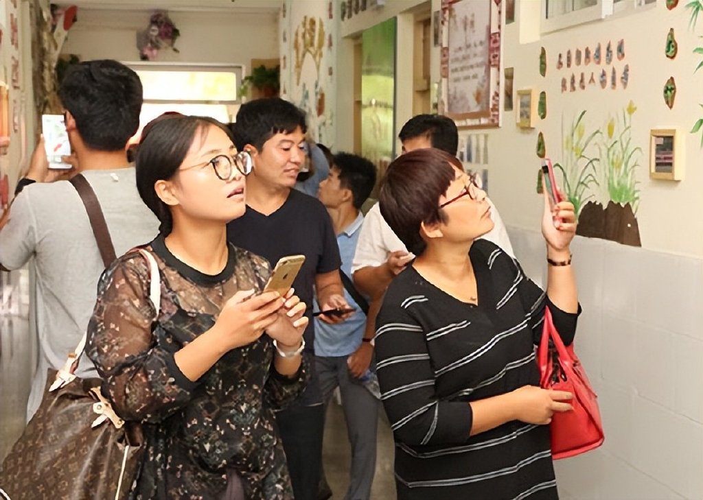 深圳小学午餐配送标准（深圳小学配餐公司厨具布满虫蛆，孩子的饮食健康不能保证谈何未来）