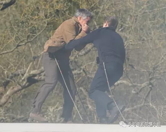 《碟中谍7》片场新照曝光,阿汤哥火车顶上真打,59岁还在玩命休闲区蓝鸢梦想 - Www.slyday.coM 《碟中谍7》片场新照曝光,阿汤哥火车顶上真打,59岁还在玩命休闲区蓝鸢梦想 - Www.slyday.coM