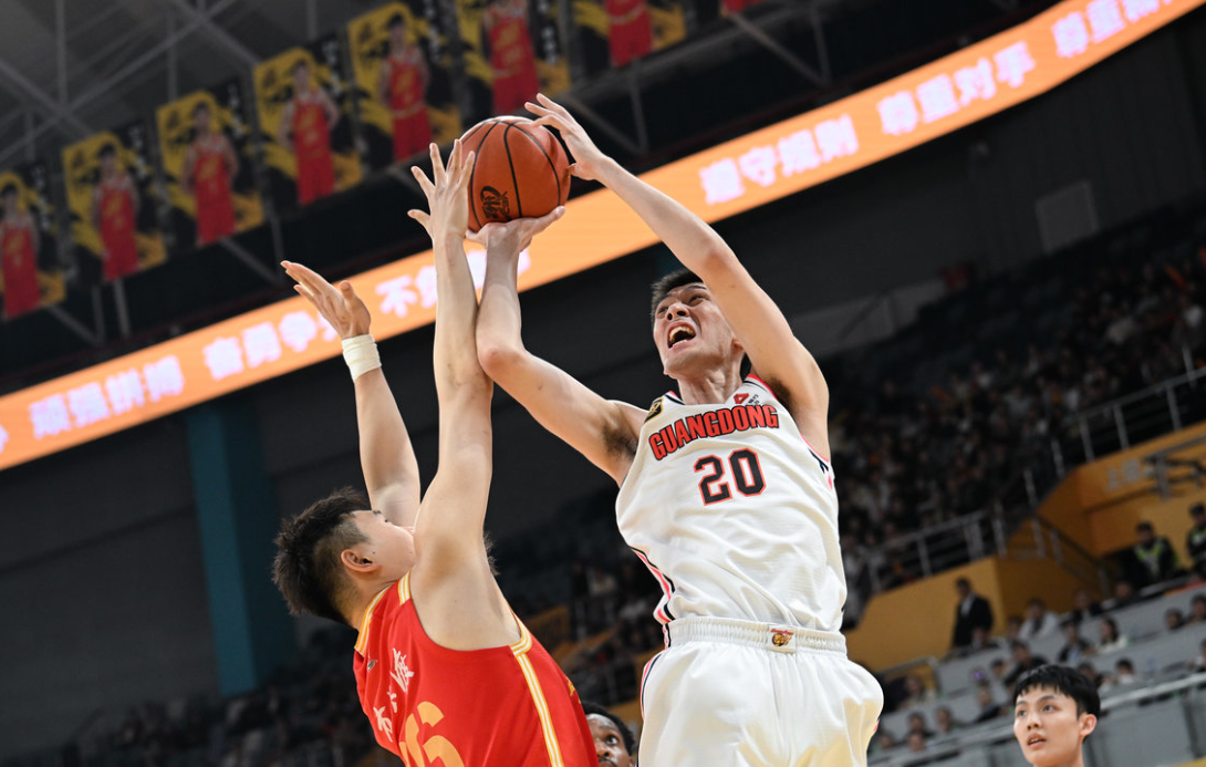 37分钟砍21分6板！广东功勋老臣重现万金油打法，杜锋出奇制胜