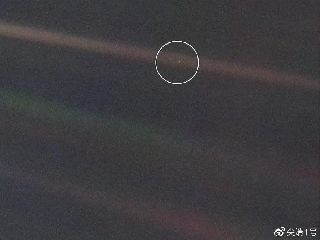 旅行者一号距离地球64亿公里时，拍摄了最后一张照片，令人深思