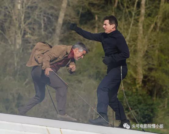 《碟中谍7》片场新照曝光,阿汤哥火车顶上真打,59岁还在玩命休闲区蓝鸢梦想 - Www.slyday.coM 《碟中谍7》片场新照曝光,阿汤哥火车顶上真打,59岁还在玩命休闲区蓝鸢梦想 - Www.slyday.coM