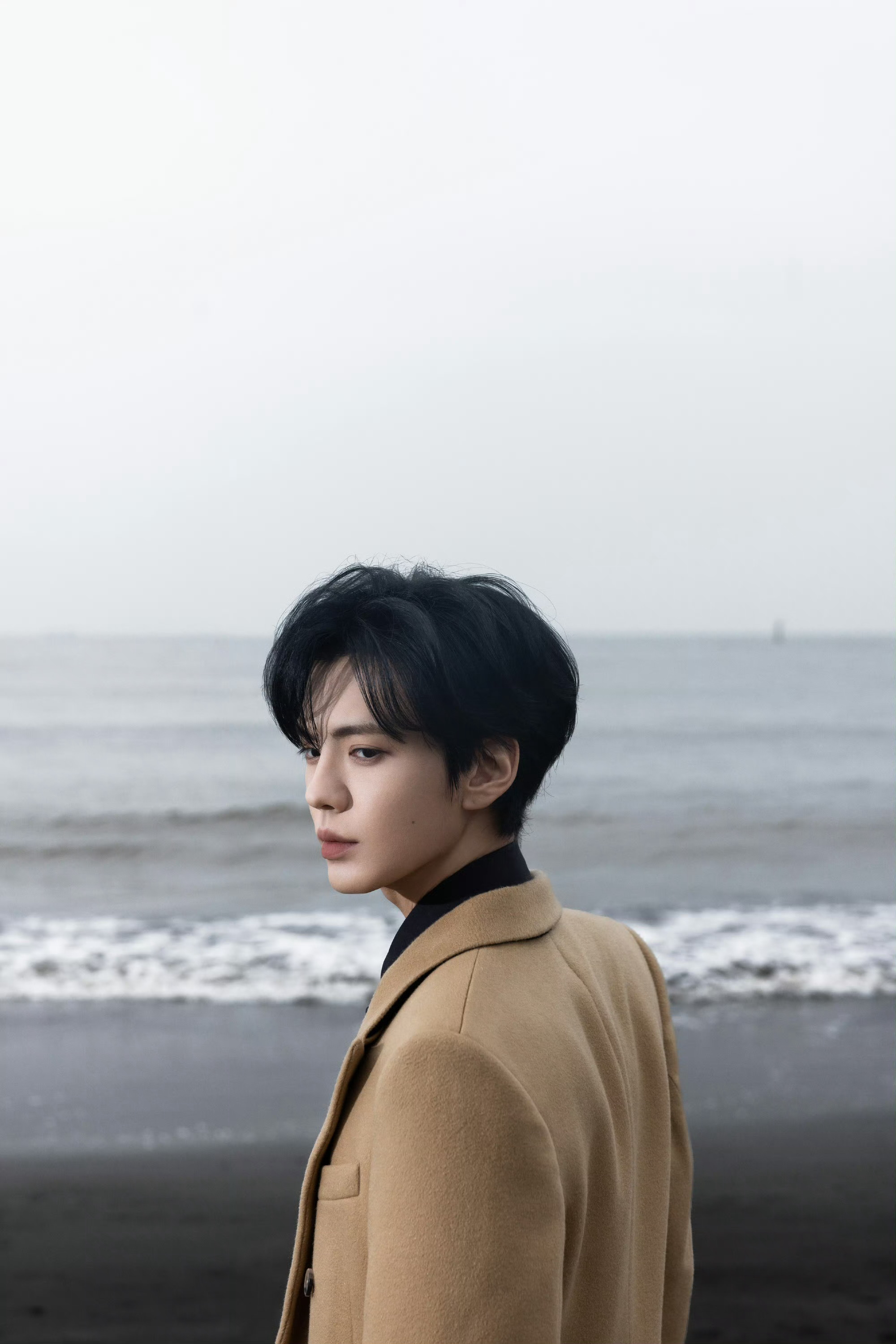 毕雯珺造型引热议，帅气形象获赞