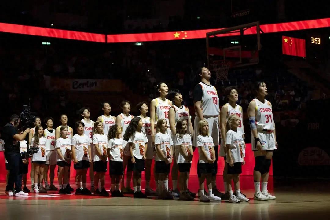 中国女篮61-90法国！5人交白卷，她正负值-25，辜负了宫鲁鸣？