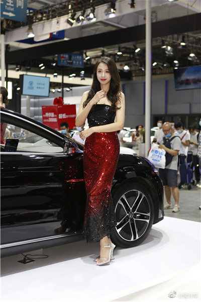 鬼哥“拍了拍”长春汽博会——娇羞性感的车展“小辣椒”让人欲罢不能
