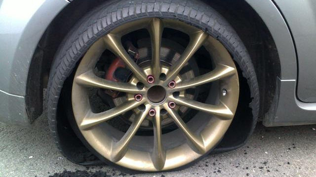 夏季高温如何预防汽车爆胎？有6点要注意，轮胎保养不能忘