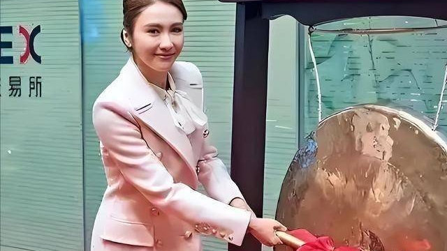 从底层成为娱乐圈大明星，黎姿忽然宣布退圈，背后有什么隐情？