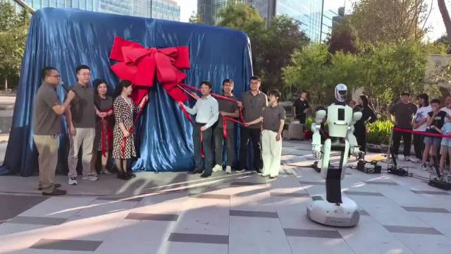 全球首个机器人小卖部开张