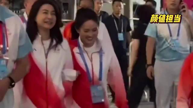 颜值担当！郭晶晶陈若琳挽手亮相全运会，有说有笑成靓丽风景线