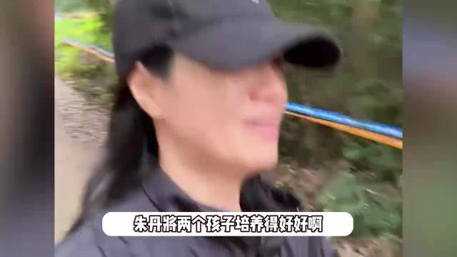 朱丹带儿女参加斯巴达，8岁女儿正脸像极周一围，身高惊人不娇气