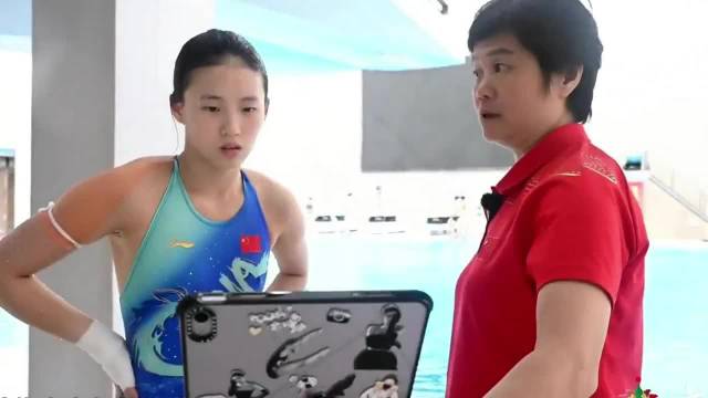 极致自律！陈芋汐接受央视专访，透露身体发育期一天称10次体重