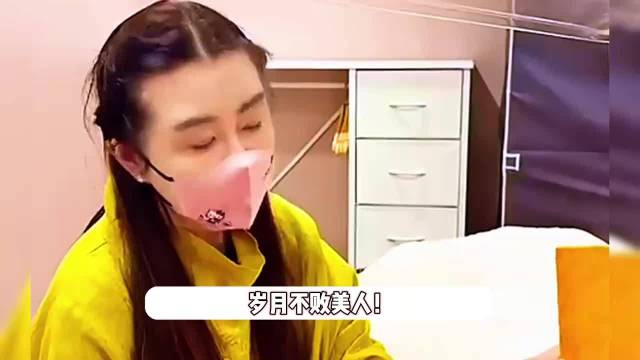 58岁王祖贤开通账号涨粉140万，五官精致脸上几乎没皱纹，扭肩好迷人