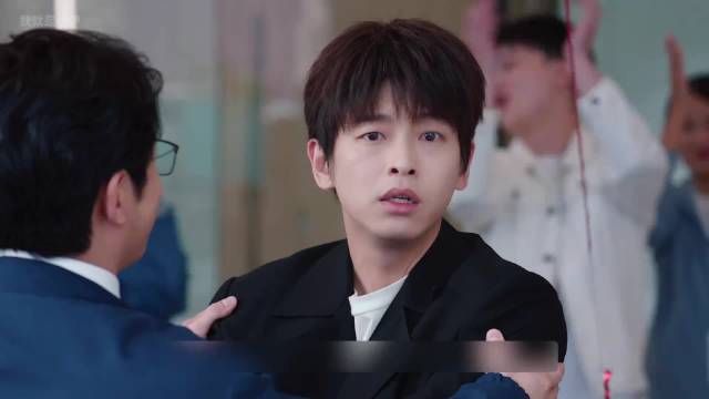 这个老板是真奇葩，公司赚钱他难受，恨不得全给员工发