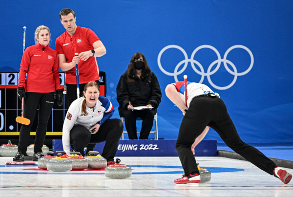 (北京冬奥会)冰壶——混双循环赛:捷克队胜挪威队休闲区蓝鸢梦想 - Www.slyday.coM (北京冬奥会)冰壶——混双循环赛:捷克队胜挪威队休闲区蓝鸢梦想 - Www.slyday.coM
