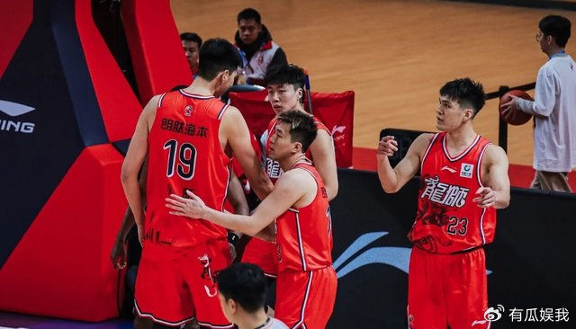 中国男篮冲击2连胜！郭士强启用双塔，徐昕上演首秀，央视直播