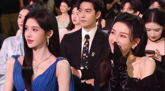 星光大赏台下怼脸拍！赵露思鞠婧祎宋祖儿同框，刘宇宁忙着打电话