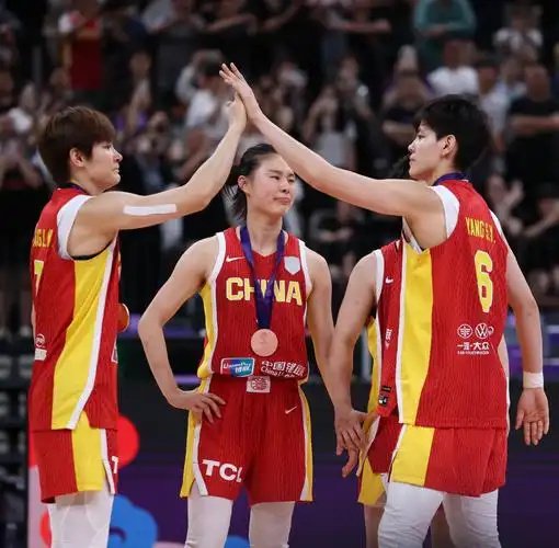 宫鲁鸣下课？女篮外教或敲定，WNBA名宿，隋菲菲好友，或激活李梦