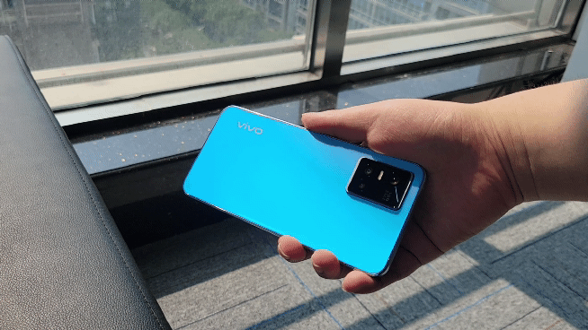 vivo S10 Pro评测 自拍实力先锋领跑人像拍照休闲区蓝鸢梦想 - Www.slyday.coM vivo S10 Pro评测 自拍实力先锋领跑人像拍照休闲区蓝鸢梦想 - Www.slyday.coM