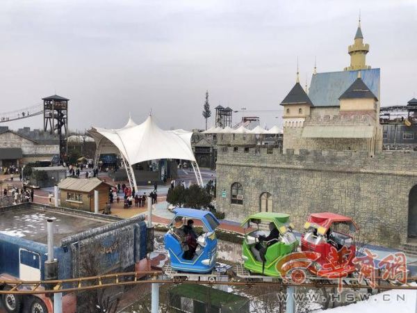 新春走基层大年初一白鹿仓景区人气不错 儿童游乐项目受欢迎休闲区蓝鸢梦想 - Www.slyday.coM 新春走基层大年初一白鹿仓景区人气不错 儿童游乐项目受欢迎休闲区蓝鸢梦想 - Www.slyday.coM