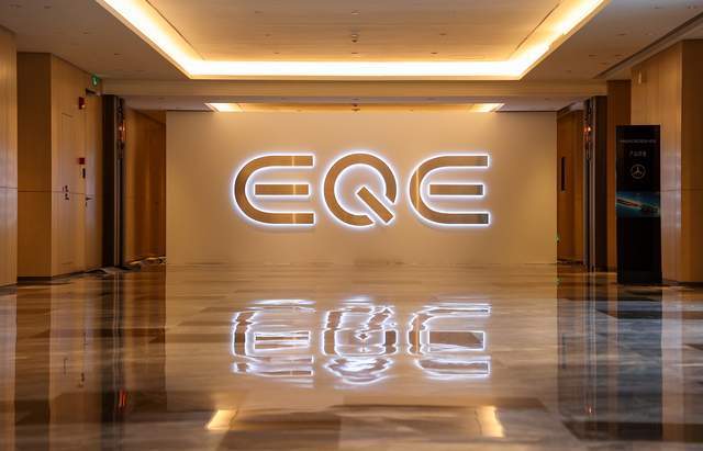 开完奔驰EQE,大概看懂了纯电豪华车的底层逻辑休闲区蓝鸢梦想 - Www.slyday.coM 开完奔驰EQE,大概看懂了纯电豪华车的底层逻辑休闲区蓝鸢梦想 - Www.slyday.coM