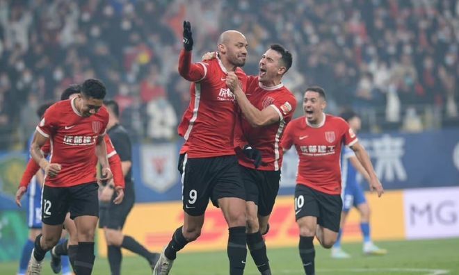 球迷呼吁引入更精准VAR技术保障公平竞赛